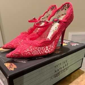 Gucci Lace Pizzo Venice Pump